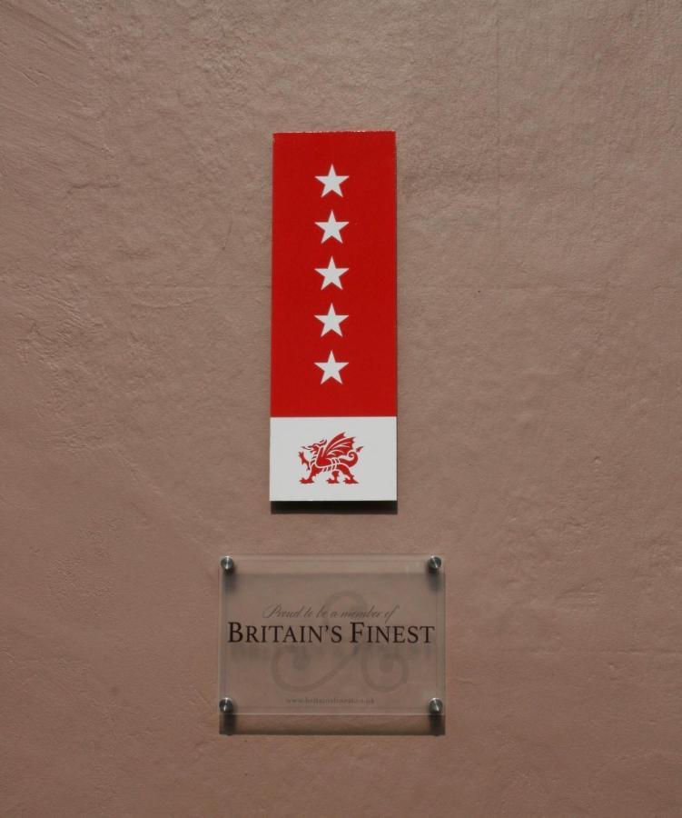 The New White Lion Hotel Llandovery Exterior photo