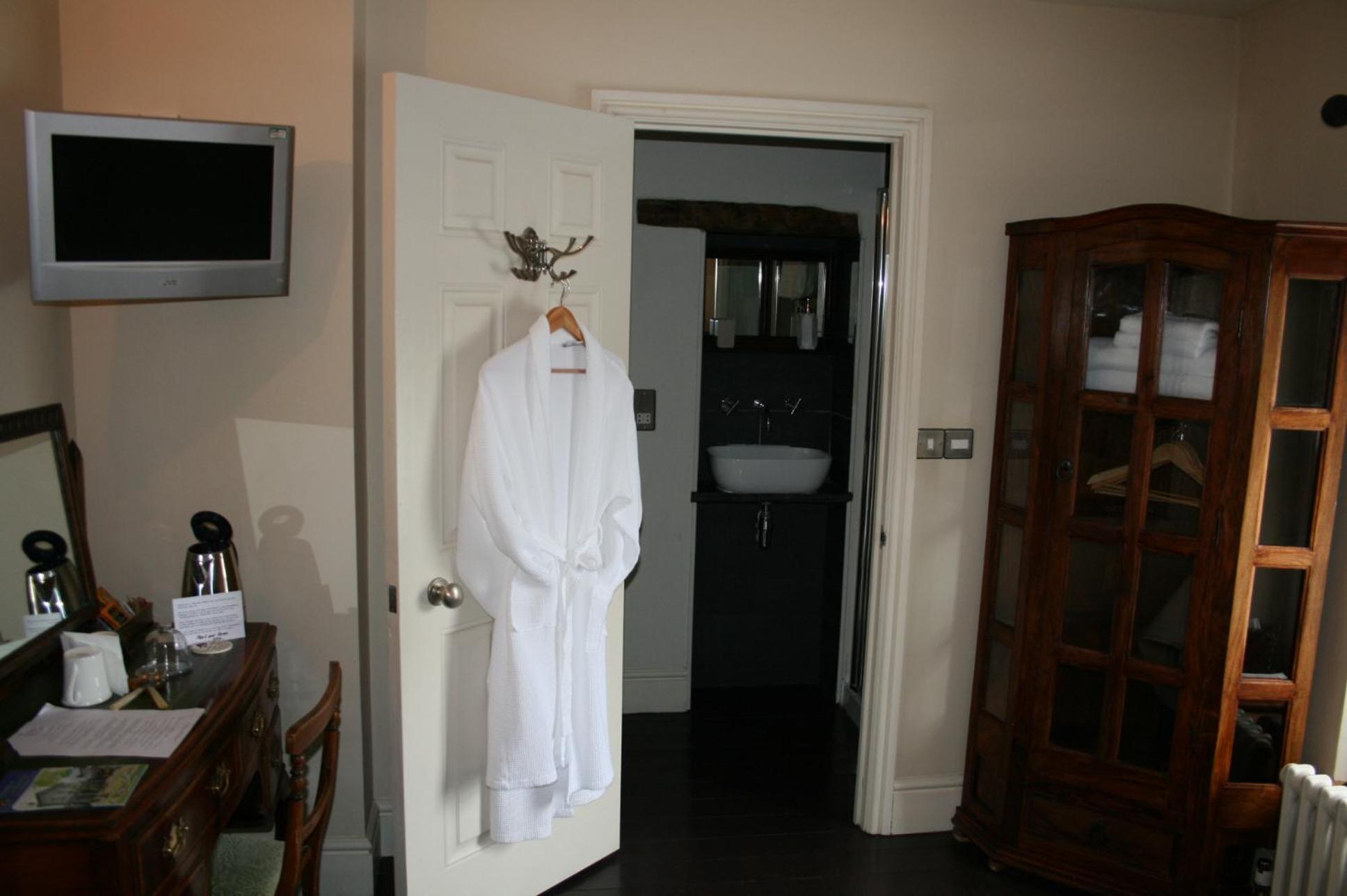 The New White Lion Hotel Llandovery Exterior photo
