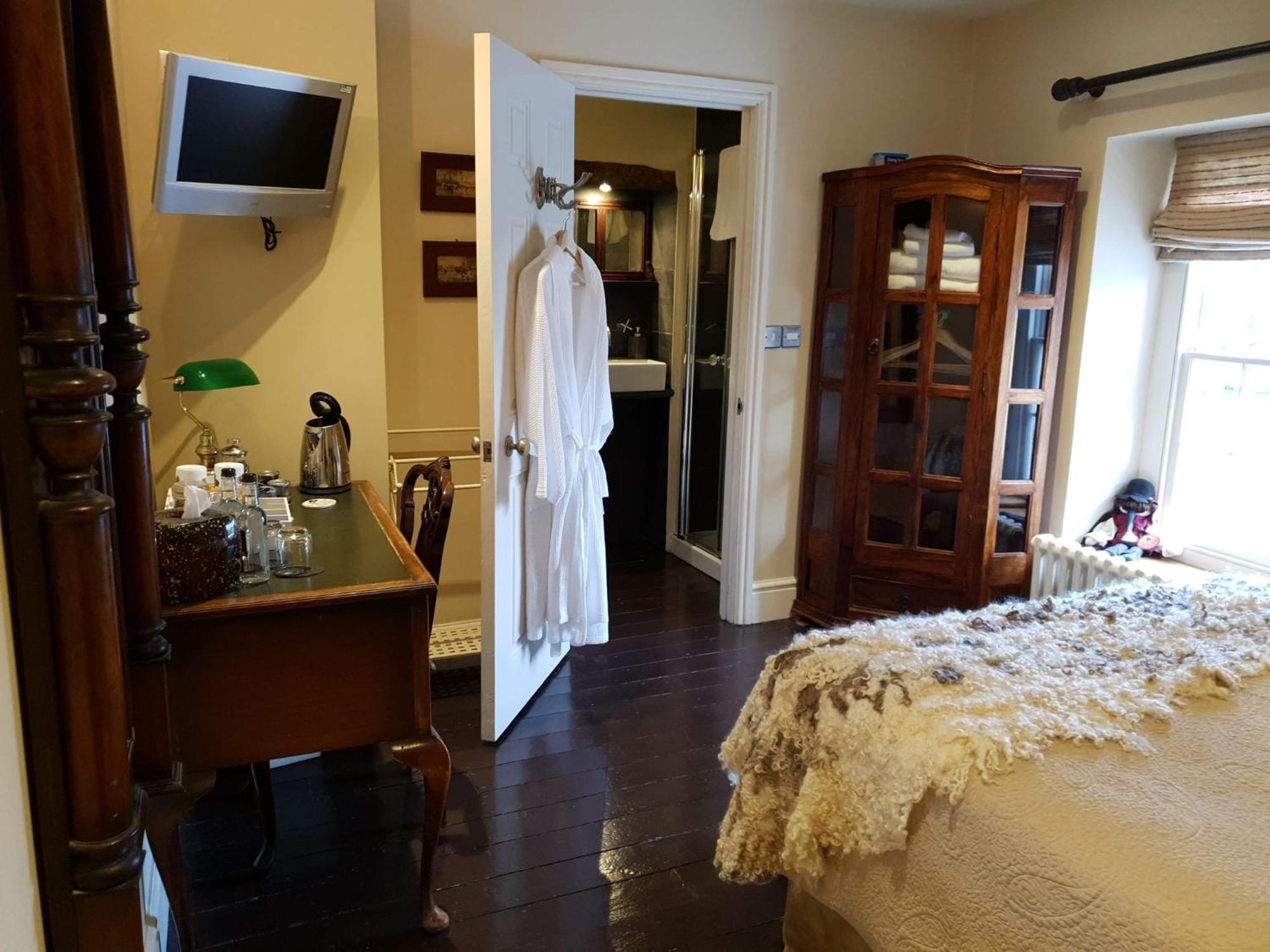 The New White Lion Hotel Llandovery Room photo