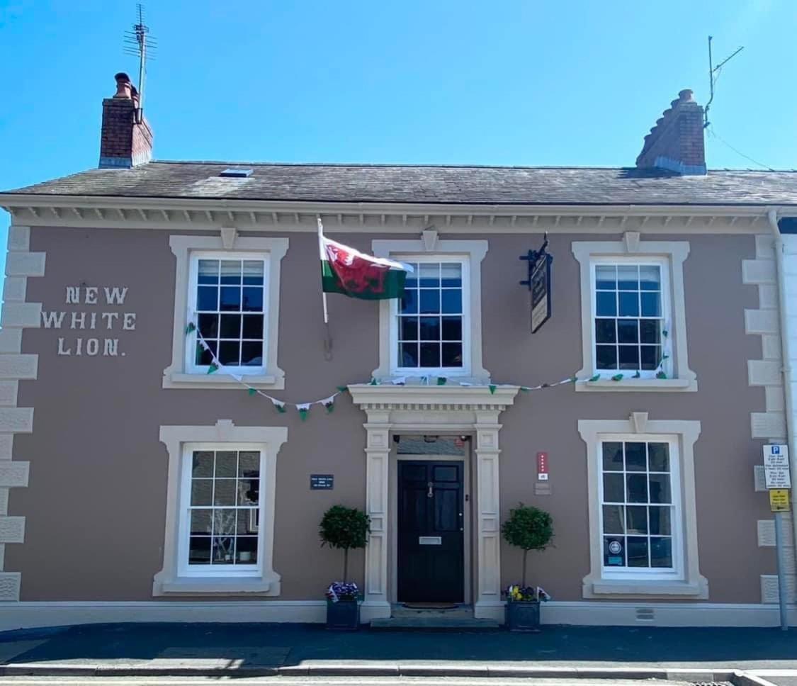 The New White Lion Hotel Llandovery Exterior photo