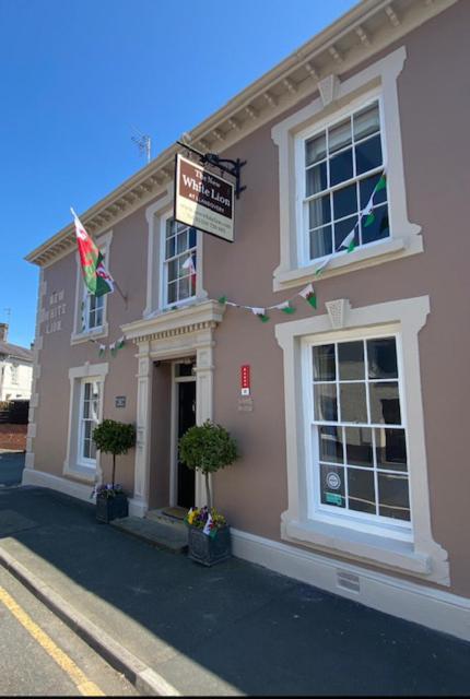 The New White Lion Hotel Llandovery Exterior photo